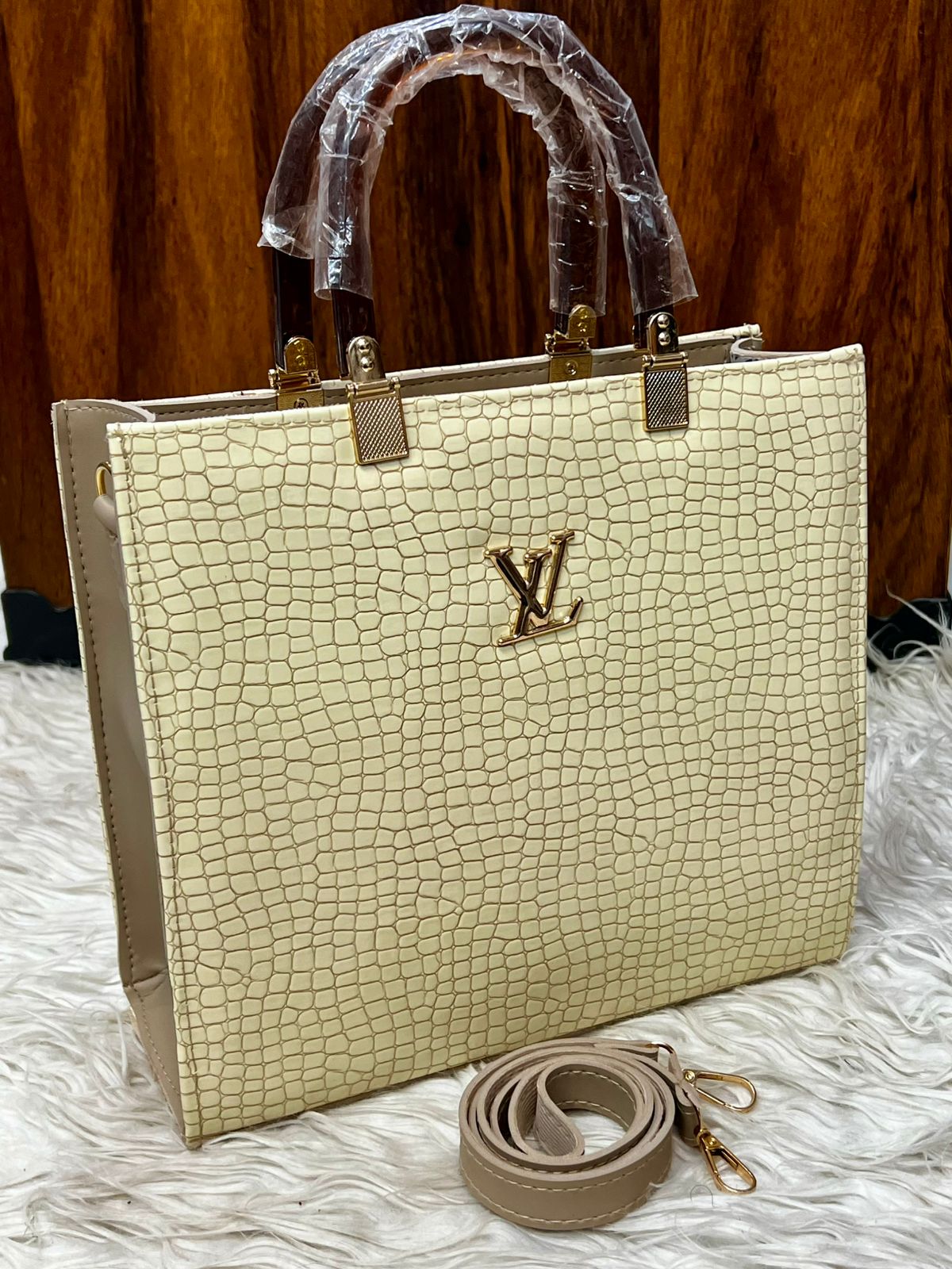 LV Essence