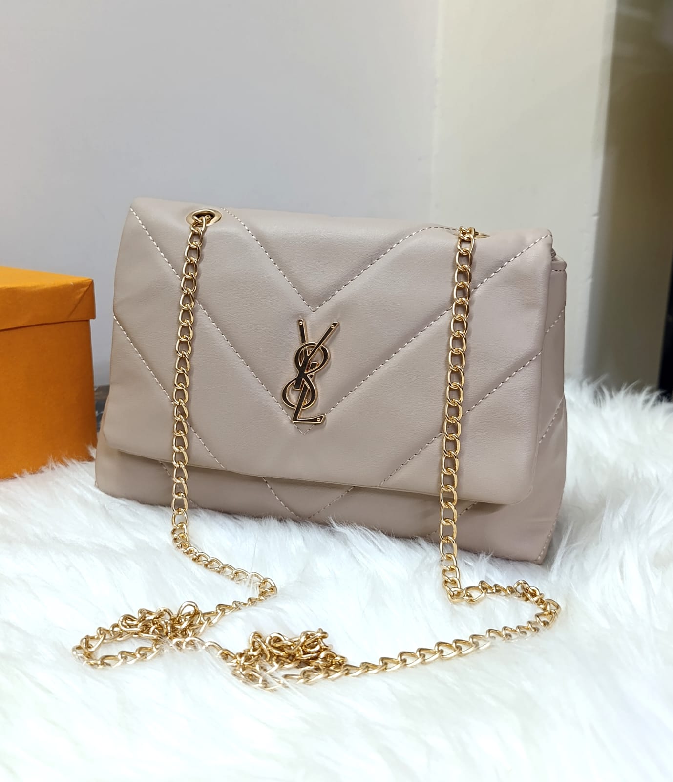 YSL Classic Carry