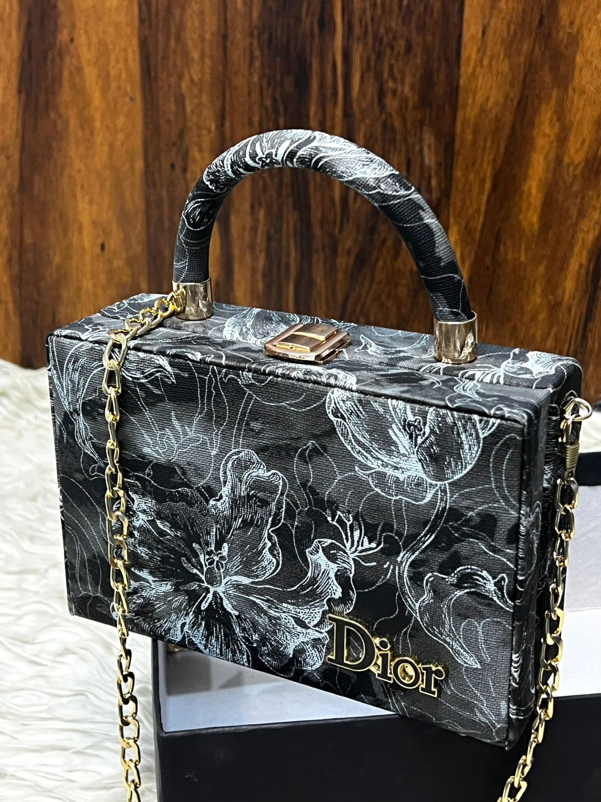 Dior Bella