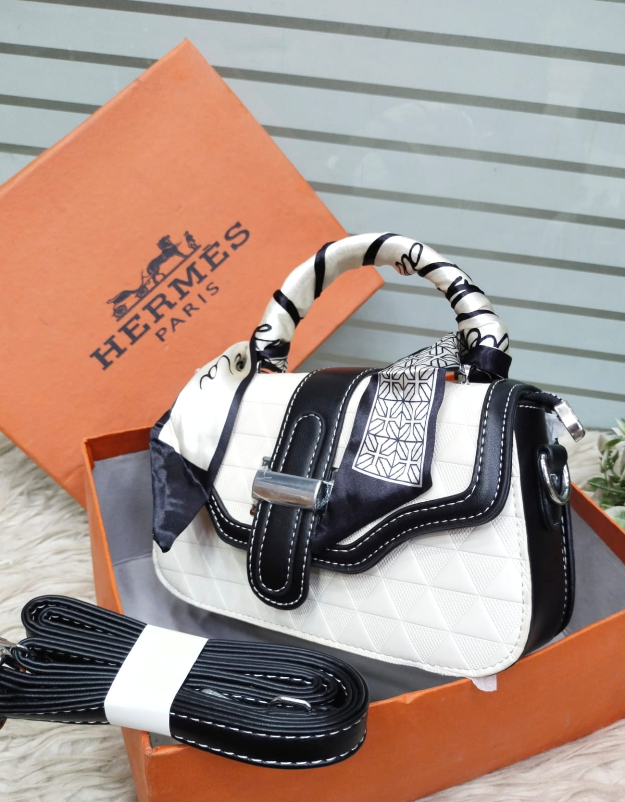 Hermes Chic Knot