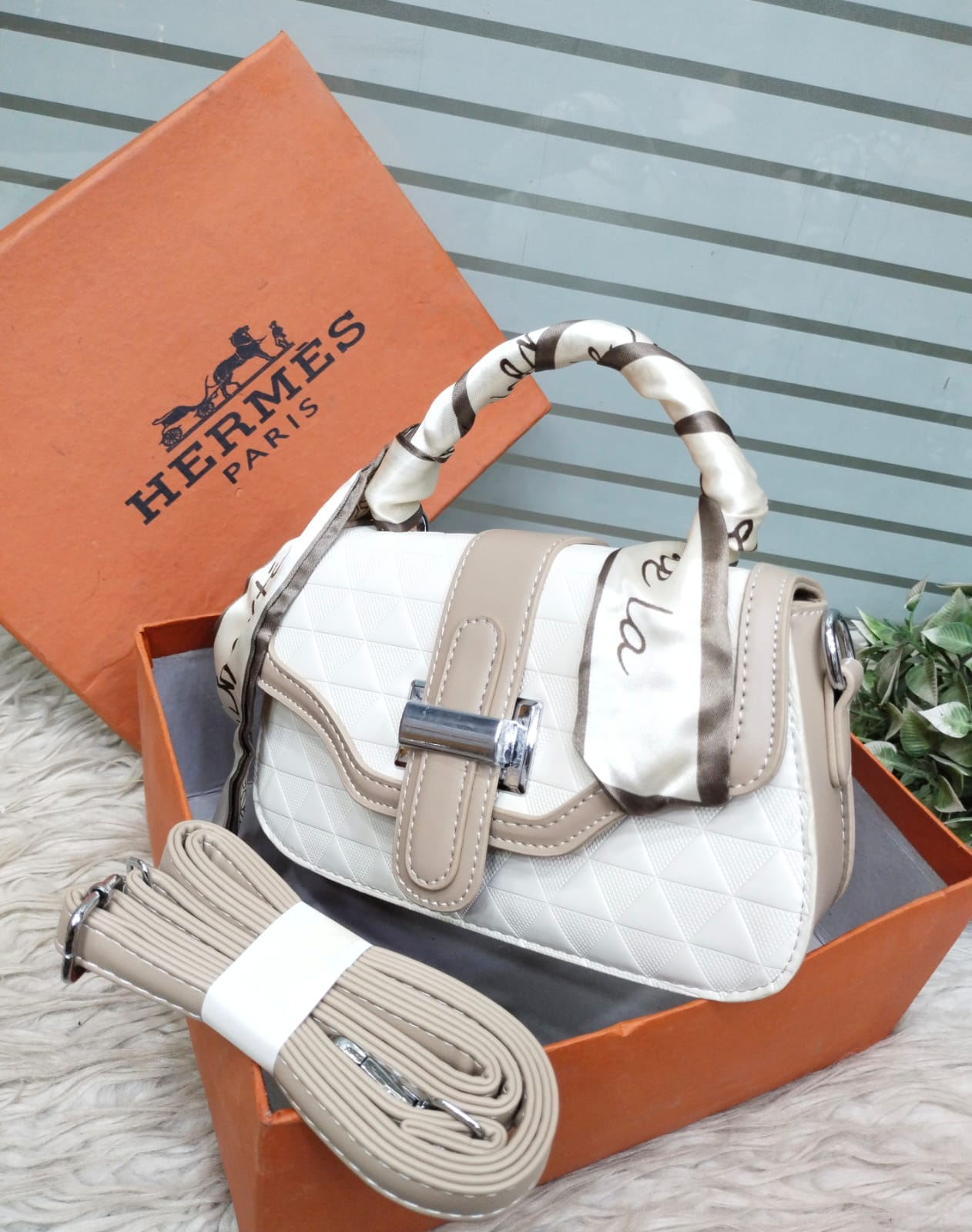 Hermes Chic Knot