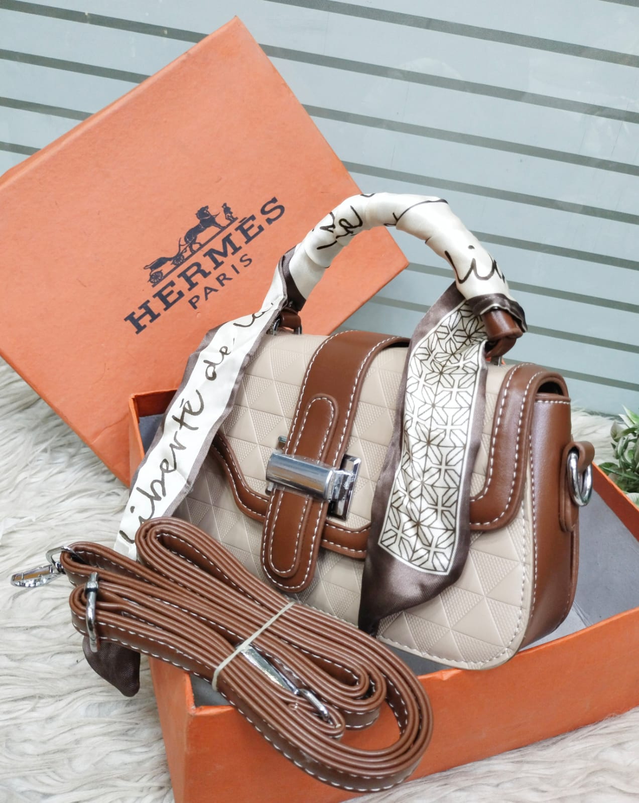 Hermes Chic Knot