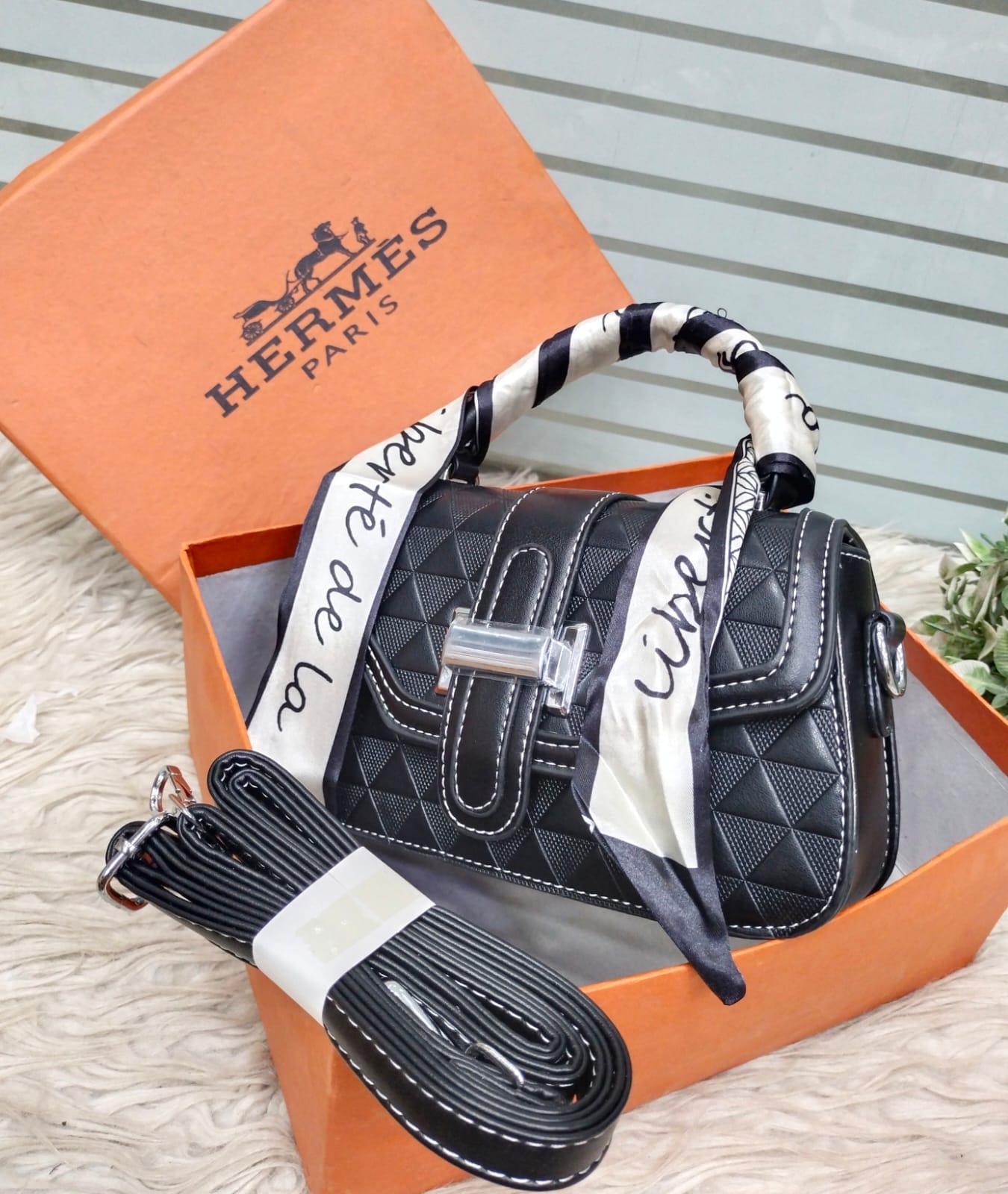 Hermes Chic Knot