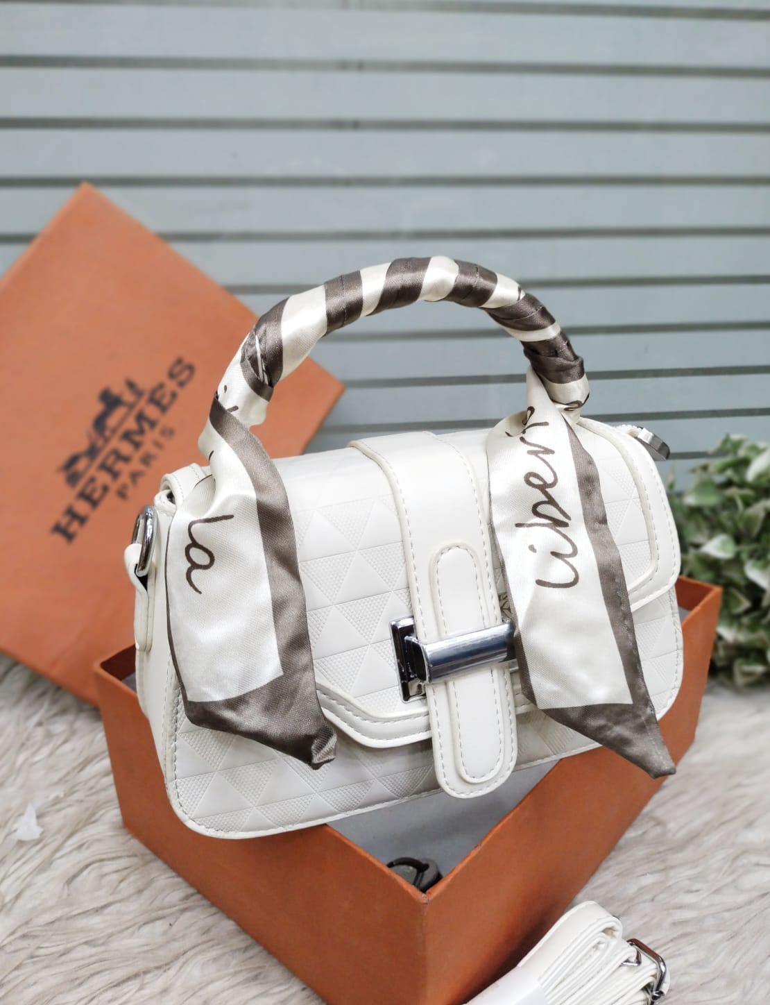 Hermes Chic Knot